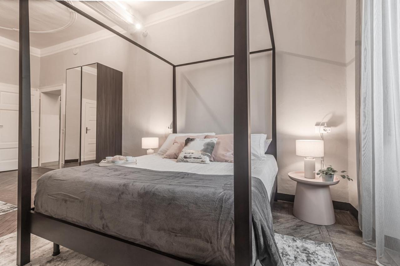 5 Min Historic Center Luxury White Lotus Mansion Apartment Como Bagian luar foto
