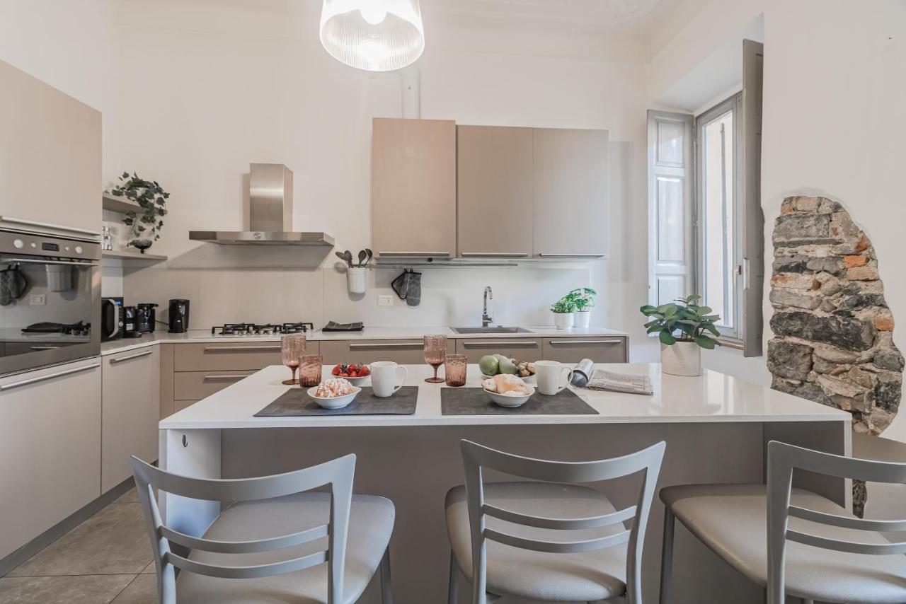 5 Min Historic Center Luxury White Lotus Mansion Apartment Como Bagian luar foto